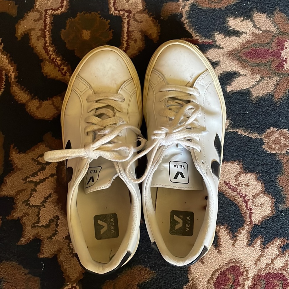 VEJA WOMENS WHITE/BLACK SNEAKERS US SIZE 7 - Picture 5 of 6